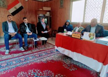 زراعة ابشواى مناقشة جدول أعمال الاجتماع الاسبوعي. 