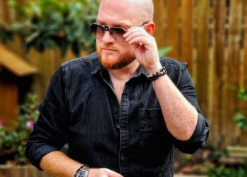 كريس حواط وجولة فنية عربية غربية