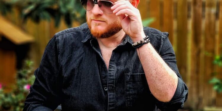 كريس حواط وجولة فنية عربية غربية