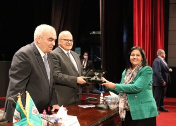 جامعة القاهرة وهيئة قضايا الدولة تكرمان ا. د هويدا مصطفى عميدة اعلام القاهرة ومجموعة من الرموز النسائية