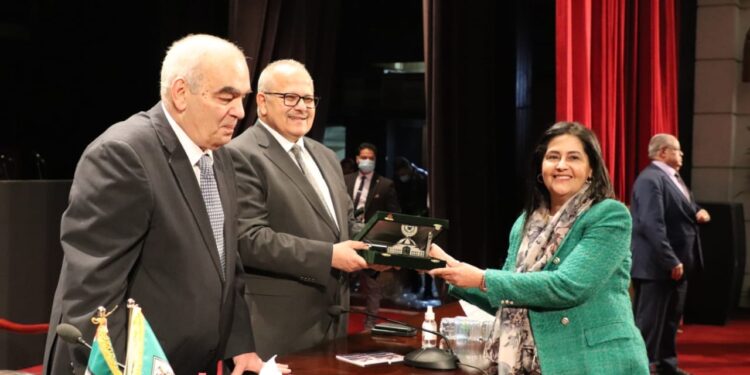 جامعة القاهرة وهيئة قضايا الدولة تكرمان ا. د هويدا مصطفى عميدة اعلام القاهرة ومجموعة من الرموز النسائية