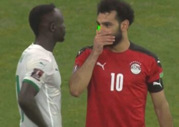 ماذا فعل قائد الفراعنة بعد الخسارة امام السنغال في غرفة الملابس