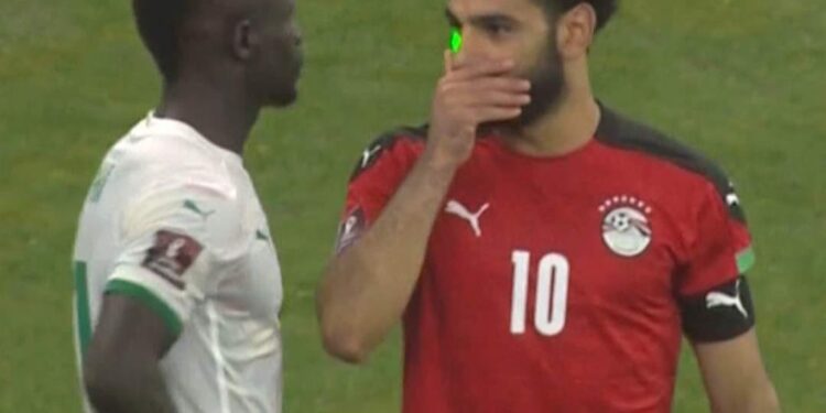 ماذا فعل قائد الفراعنة بعد الخسارة امام السنغال في غرفة الملابس