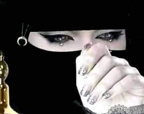 أنا المرأة اللي عايشة بتداوي جراح الناس بطبطب وأجبر الخاطر