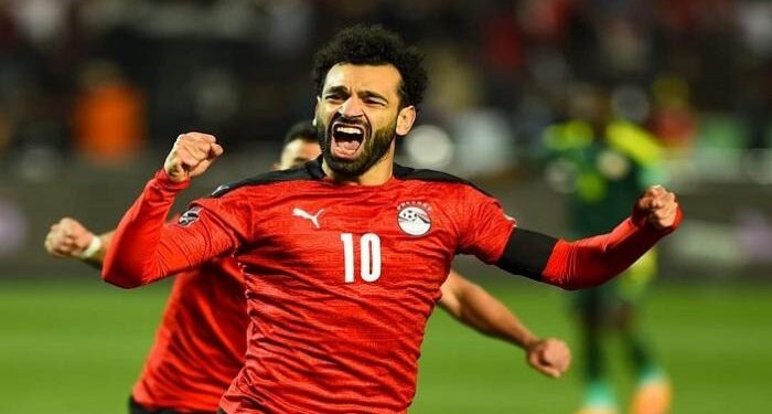 الفراعنة يعبرون الأسود في الشوط ألاول.