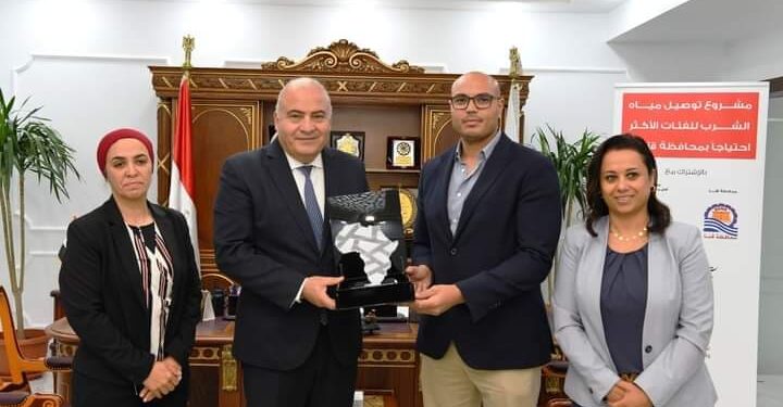 الداودي يوصي بتوصيل مياه الشرب للأسر الأولى بالرعاية بقرى قنا