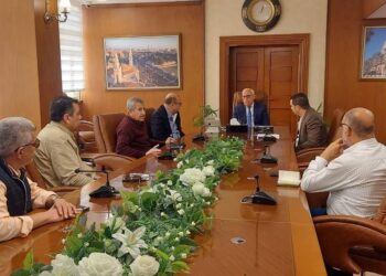 محافظ بورسعيد يوجه بسرعة الانتهاء من مشروعات الطرق