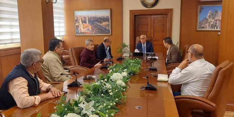 محافظ بورسعيد يوجه بسرعة الانتهاء من مشروعات الطرق