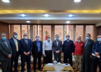 محافظ الغربية يجتمع بكبار تجار الخضر والفاكهة لمناقشة ضبط الأسعار