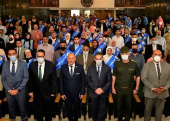 محافظ الغربية يكرم 10 من شهداء القوات المسلحة في ذكرى انتصارهم