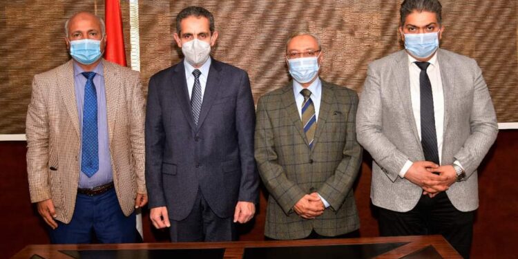 رحمي وذكي يشهدان توقيع بروتوكول تعاون بين الصحة والجامعة