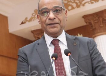 محافظ بورسعيد يبحث تفاصيل تطبيق “البابل شيت” وميكنة تصحيح امتحانات الشهادة الإعدادية