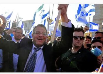 الأمن الإسرائيلي يشتبك مع الآلاف بسبب "مسيرة الأعلام