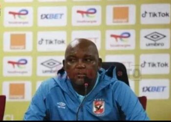 موسيمانى يتعمد استفزاز جمهور الأهلى. 