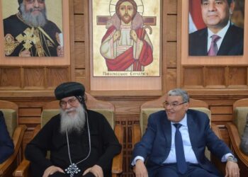 محافظ المنيا يقدم التهنئة للاخوة المسيحين بمناسبة “عيد القيامة المجيد”. 