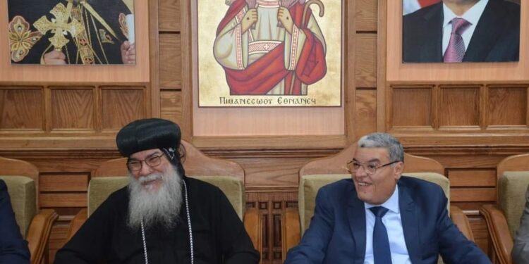 محافظ المنيا يقدم التهنئة للاخوة المسيحين بمناسبة “عيد القيامة المجيد”. 