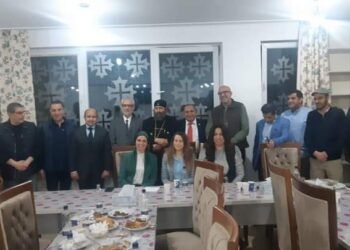 بالصور السفير مؤيد الضلعى ينقل تهنئة الرئيس السيسى بعيد القيامة للجالية القبطية برومانيا 