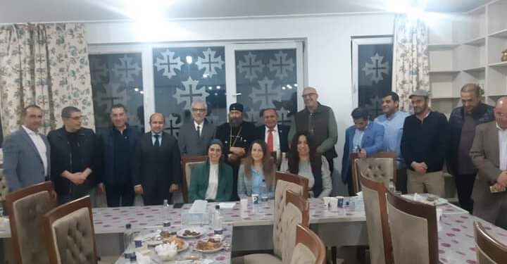 بالصور السفير مؤيد الضلعى ينقل تهنئة الرئيس السيسى بعيد القيامة للجالية القبطية برومانيا