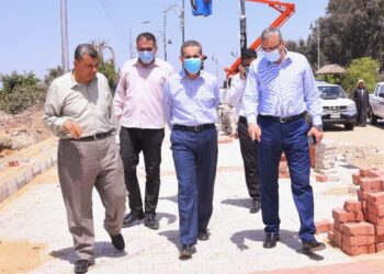 محافظ الغربية يتفقد عمارات الإسكان الإجتماعي وأعمال الرصف بطنطا