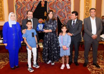 السفيرة نبيلة مكرم: تضحيات الشهداء والأبطال كانت السبب في بقاء الدولة المصرية