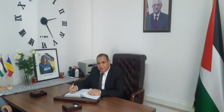 د.عبدالله مباشر سفير الاعلام العربى برومانيا يقدم التعازى فى السفارة الفلسطينية برومانيا لاغتيال الشهيدة شيرين أبو عاقلة