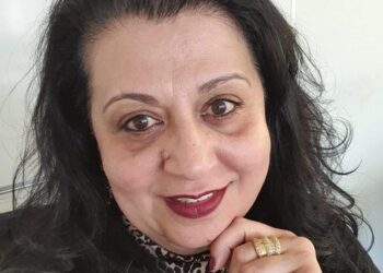 هُناكَ صَمْتٌ يَقولُ كُلَّ شَيْءٍ...