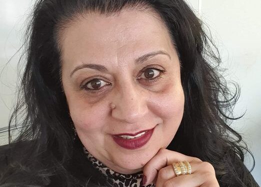 هُناكَ صَمْتٌ يَقولُ كُلَّ شَيْءٍ...