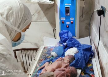 سيدة تضع 5 توائم