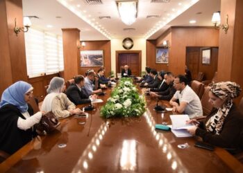 محافظ بورسعيد يستقبل أعضاء