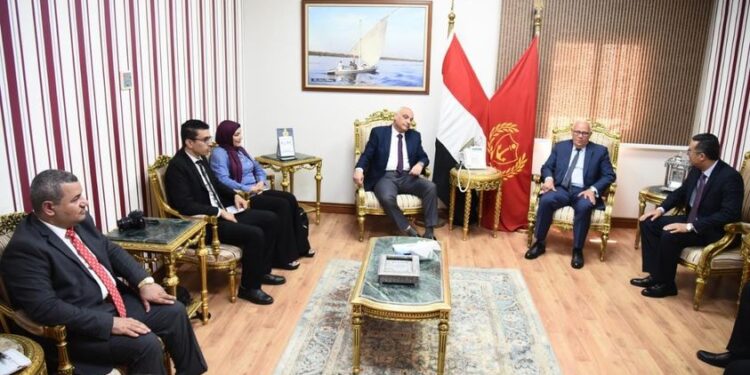 محافظ بورسعيد يلتقي رئيس