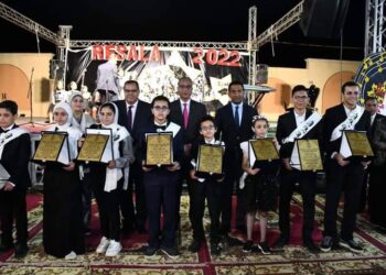 محافظ الفيوم يكرم المتفوقين وحفظة القرآن الكريم خلال حفل ختام الأنشطة بمدارس الرسالة