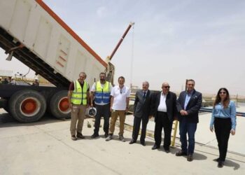 محافظ المنيا يشهد التشغيل التجريبي لمصنع القناة