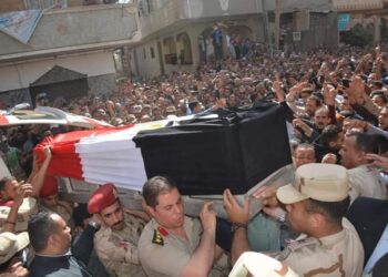 محافظ القليوبية يتقدم الجنازة العسكرية للشهيد /سليمان علي سليمان 