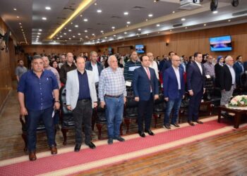 خلال فعاليات مؤتمر” تمكين الشباب والمشاركة في صنع القرار “بديوان عام المحافظة. 