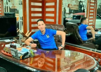 إهمال الأباء في تربية الأبناء هو أحد أسباب فساد أخلاقهم. 