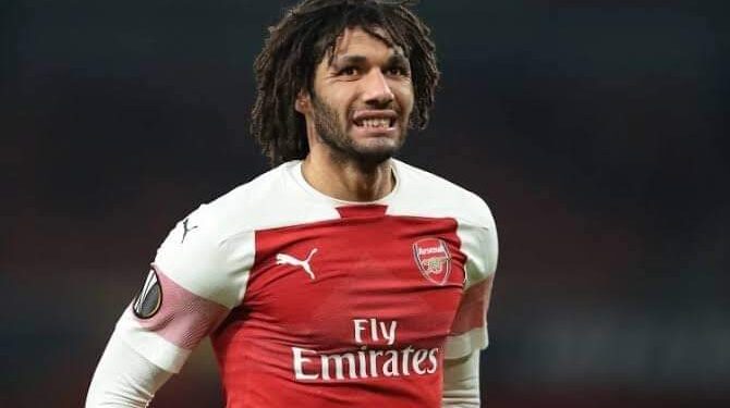 تألق النني مع ناديه الأرسنال يؤدي إلى تجديد عقده. 