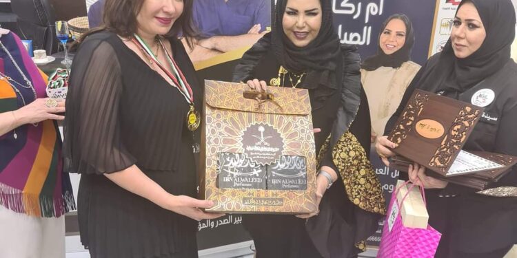 الشيخة أم راكان الصباح تحتفل مع مستوصف وربه بالعيد الخامس لهم