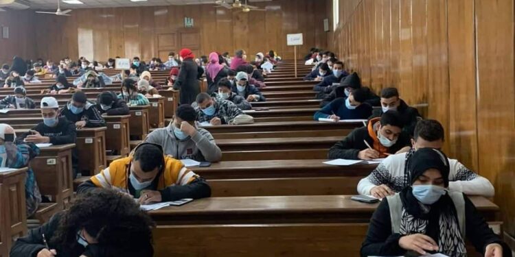 د. صديق عفيفى يتابع سير امتحانات نهاية العام بأكاديمية طيبة