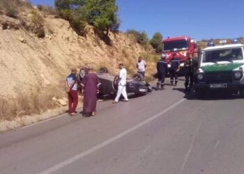 إنقلاب سيارة ميكروباص على