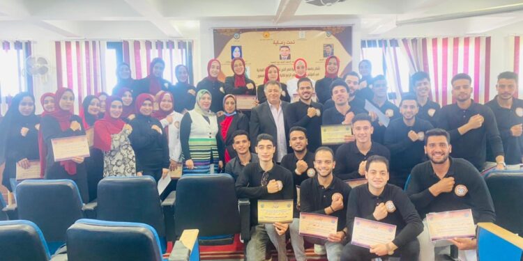 ندوة عن القيادة وسمات القائد بكلية الآداب جامعة دمنهور.