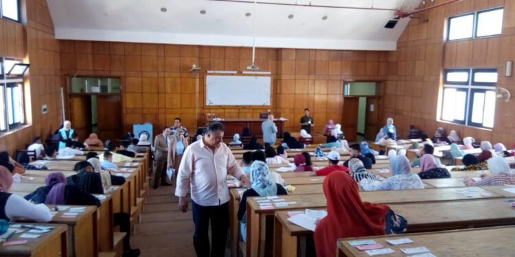 بدأ امتحانات الفصل الدراسي الثاني من كلية الآداب جامعة دمنهور