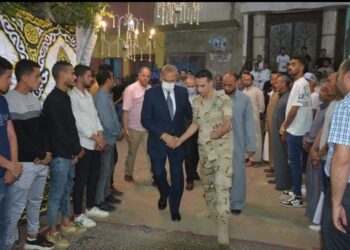 محافظ القليوبية يقدم واجب العزاء لاسرة الشهيد البطل /ابراهيم رفعت عواد حسن بمدينة الخانكة ضحية الهجوم الارهابى