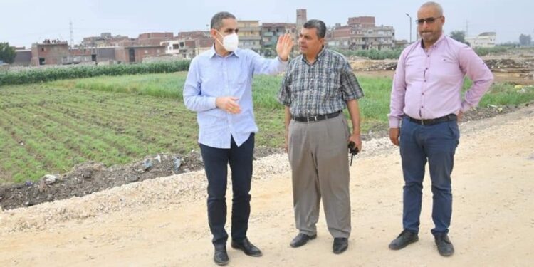 محافظ الغربية يتفقد طريق ميت حبيش الجديد