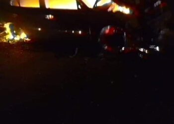 مصـ ـرع طالب وإصابة اثنين آخرين بسبب إشتعال سياره