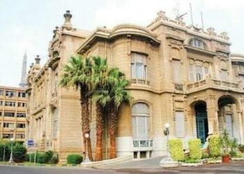 جامعة عين شمس تنعى شهداء الوطن فى حادث شرق القناة الإرهابى