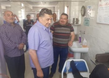رئيس مدينة فارسكور يتفقد المستشفى المركزي خلال زيارة مفاجئة والاهالي خرابة ولا تصلح منذ 30 عاما