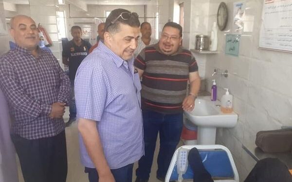 رئيس مدينة فارسكور يتفقد المستشفى المركزي خلال زيارة مفاجئة والاهالي خرابة ولا تصلح منذ 30 عاما