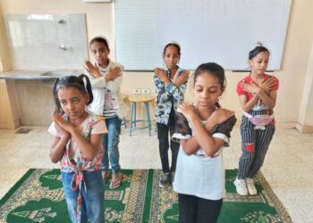 إيدى فى إيدك