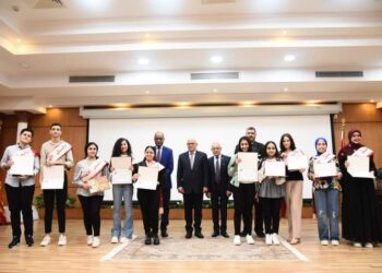 محافظ بورسعيد يكرم أوائل الشهادة الإعدادية في بورسعيد