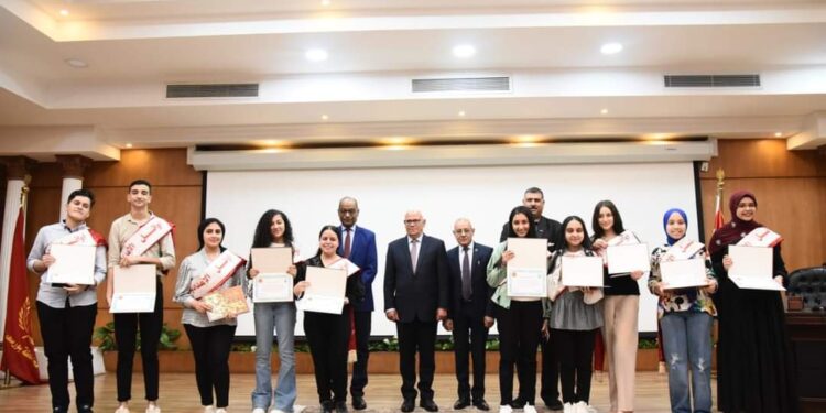 محافظ بورسعيد يكرم أوائل الشهادة الإعدادية في بورسعيد